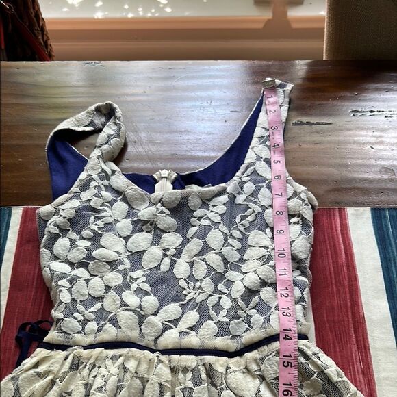 Westin Wear tulle Elegant Floral Lace Dress Sz Small impeccable - Picture 11 of 13